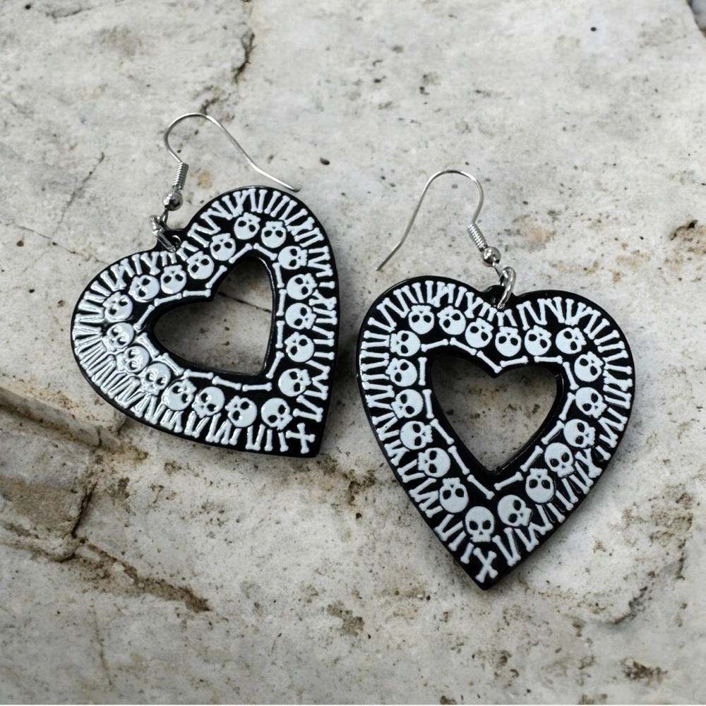 Pair Black & White Skeleton Voodoo Heart Dangle Earrings Skull Morbid  Morte
